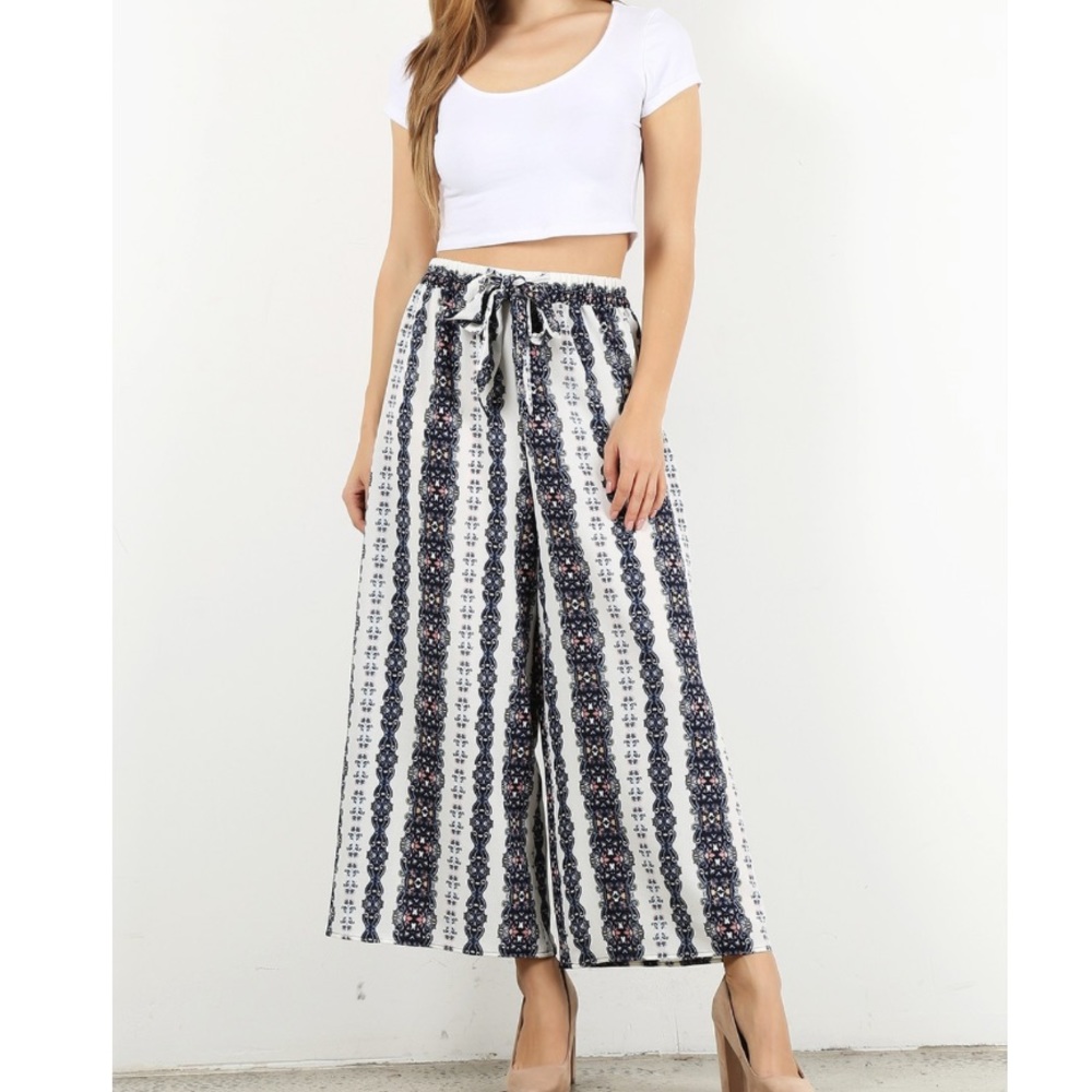 Plus Sz Paisley Border Print Wide Leg Capri - Picture 6 of 7